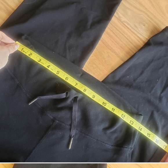 Lululemon | Black cinched pants - 6 - Picture 6 of 6